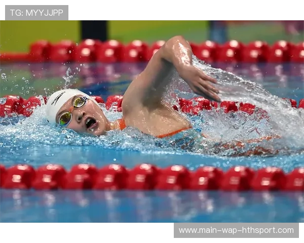 游泳队在中程项目中完善转身技术