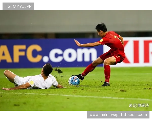 门将八次精彩扑救力保平局，被评为本场最佳，门将世界级扑救视频